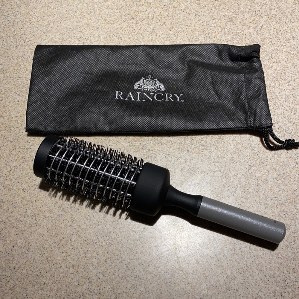 Raincry Volume Magnesium Brush NEW